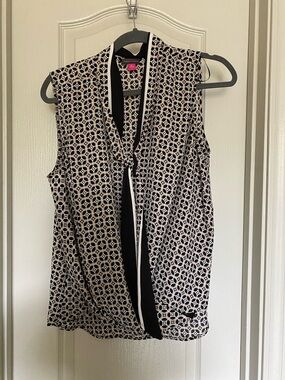 Vince Camuto Black & White Geometric Tie-Neck Sleeveless Camisole